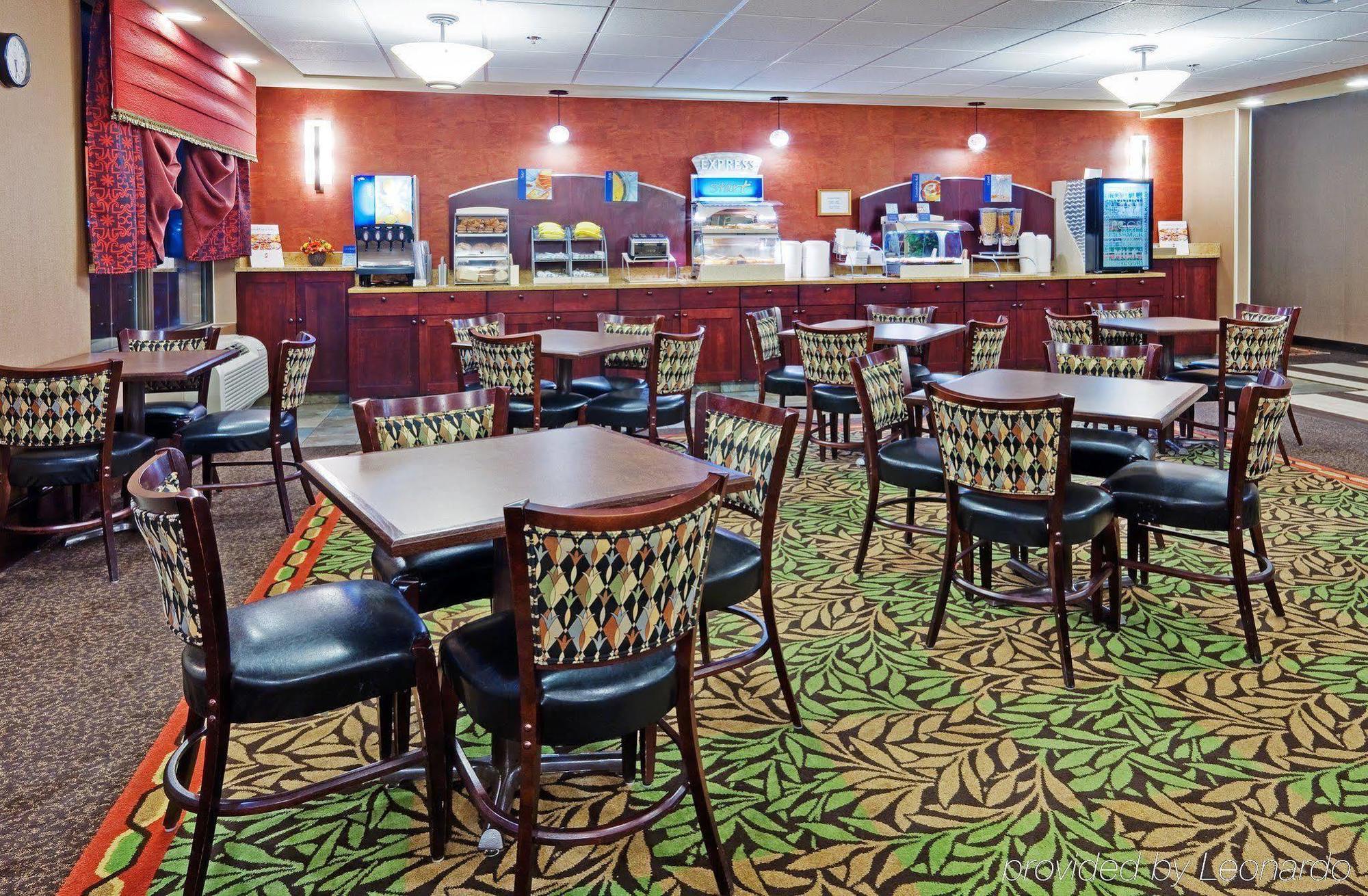 Holiday Inn Express Harrisburg East, An Ihg Hotel Restoran gambar