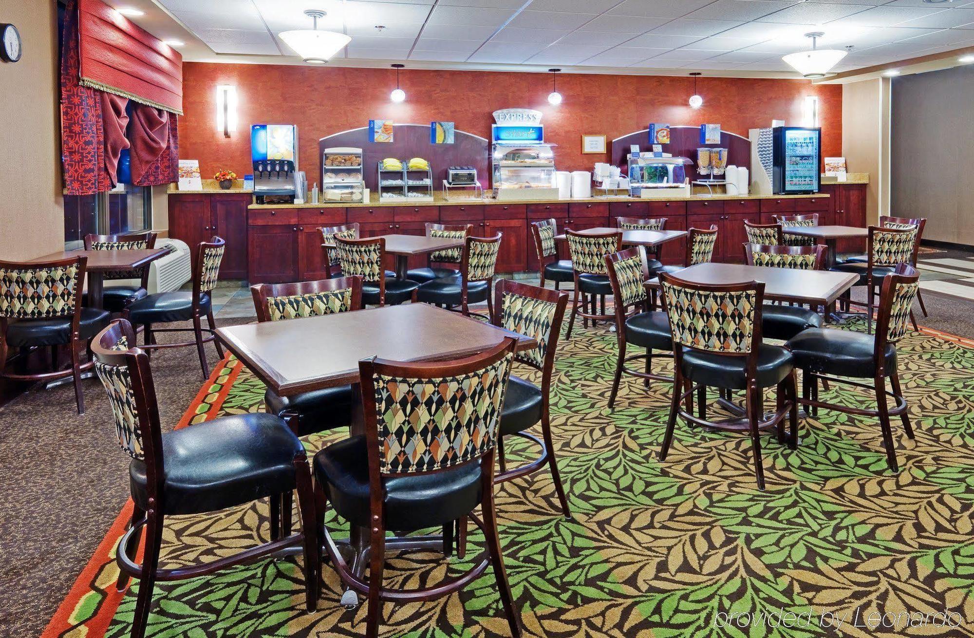Holiday Inn Express Harrisburg East By Ihg Restoran gambar